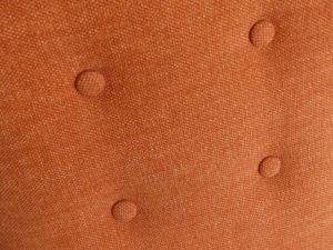 Chauffeuse boutonnée orange Casamance