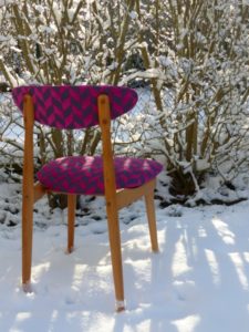 chaise nordique neige graphisme rose fuschia granit