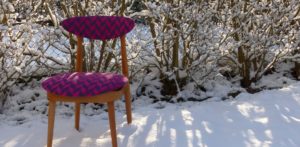 chaise nordique neige graphisme rose fuschia granit