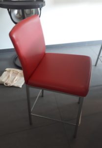 Tabouret haut simili cuir rouge avant