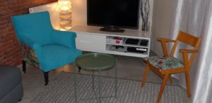 fauteuil confortable bleu coloré