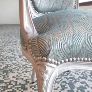 L15 bleu clous tapissiers