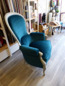 Fauteuil pompadour coussin bosse vert canard