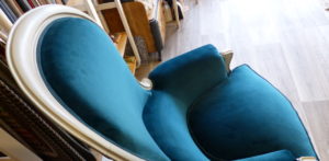Fauteuil pompadour coussin bosse vert canard
