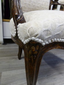 fauteuil louis XV clous tapissiers