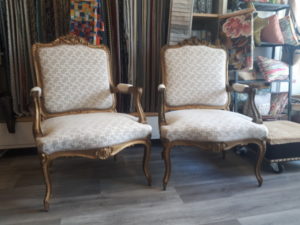 paire fauteuils Louis XV dossier à la reine