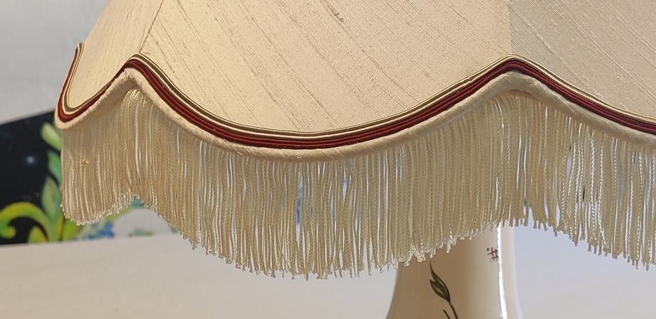 ABAT JOUR FORME PAGODE EN SOIE SAUVAGE ET DOUBLE AVEC UN COTON FRANGES IVOIRES